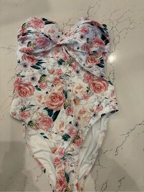 Letarte Maui Floral Strapless Twist Front One Piece Swimsuit Size M